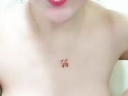 30岁巨乳依萍风韵犹存配上巨乳双峰自慰