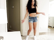 姐姐说：我知道我让你不开心了，但至少让我帮你打飞机吧！_2