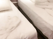 哥哥玩操丝袜小妹抽插玩淫穴浴室诱惑