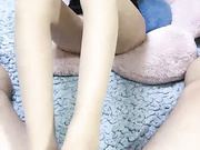 不屈浴巾骚人妻丝袜美腿诱惑小哥爆草抽插内射