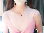 嫩模苏苏苏站立直播躶体展示诱惑玩弄大美乳