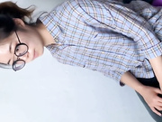 某师范大学眼镜学姐派妹子与渣男同居日常不雅自拍视图遭曝光阴毛好重还玩足交特别听话