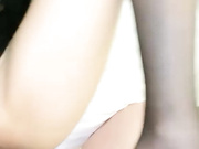 丝袜少女打桩深插粉穴高潮淫叫不止