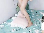 一群少女玩弄光头大哥挨边互坐口交玩费了02