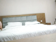 无情的屌约操网红外围女掏出JB就让妹子吸01