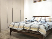 锤子探花牛仔短裤妹子抓着大屌深喉抬起腿侧入