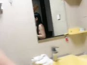 乖乖女被中年大叔爆操抓屌吸吮骑乘位磨蹭抽插