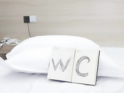 清纯小美女让大哥调教床上各种口交大鸡巴舔弄