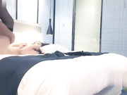 包臀裙小姐姐约到酒店脱光光用力抱紧狂插深入